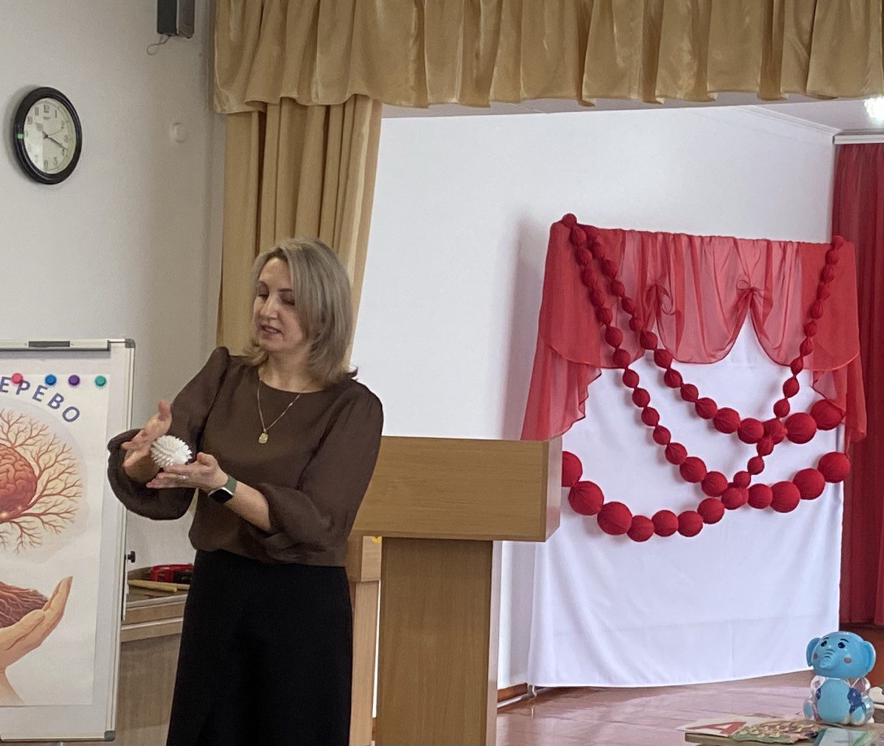 Photo 5233438154809873196 Y